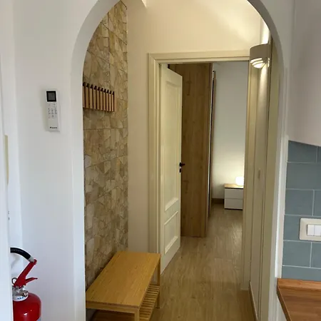 Apartment La Scogliera - *